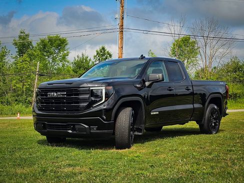 Used 2023 GMC Sierra 1500 Elevation AWD/4WD image 9