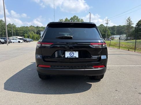 Used 2023 Jeep Grand Cherokee Limited w/ Luxury Tech Group II AWD/4WD image 6