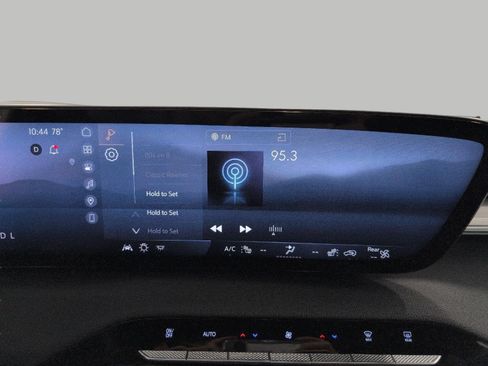 Used 2025 Buick Enclave Preferred AWD/4WD image 7