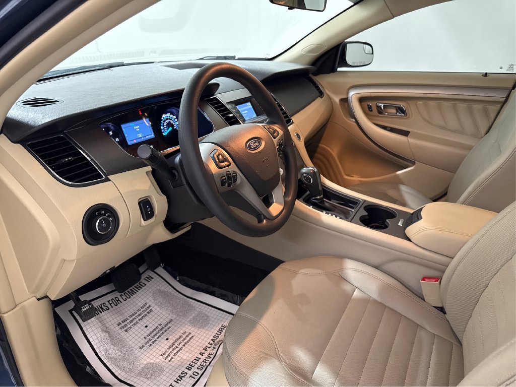 Used 2018 Ford Taurus SE FWD image 25