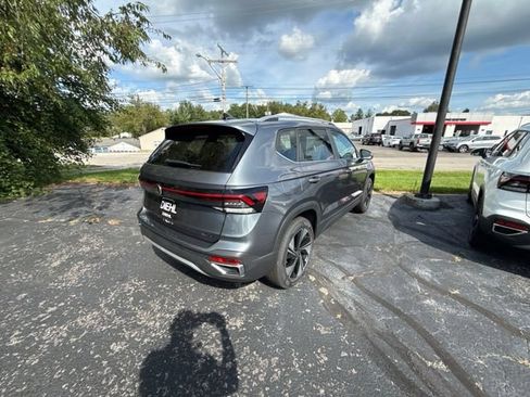 New 2026 Volkswagen Taos SE AWD/4WD image 9