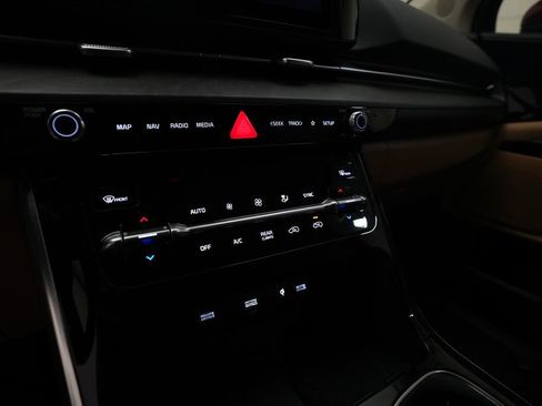 Used 2024 Kia Carnival EX FWD image 22