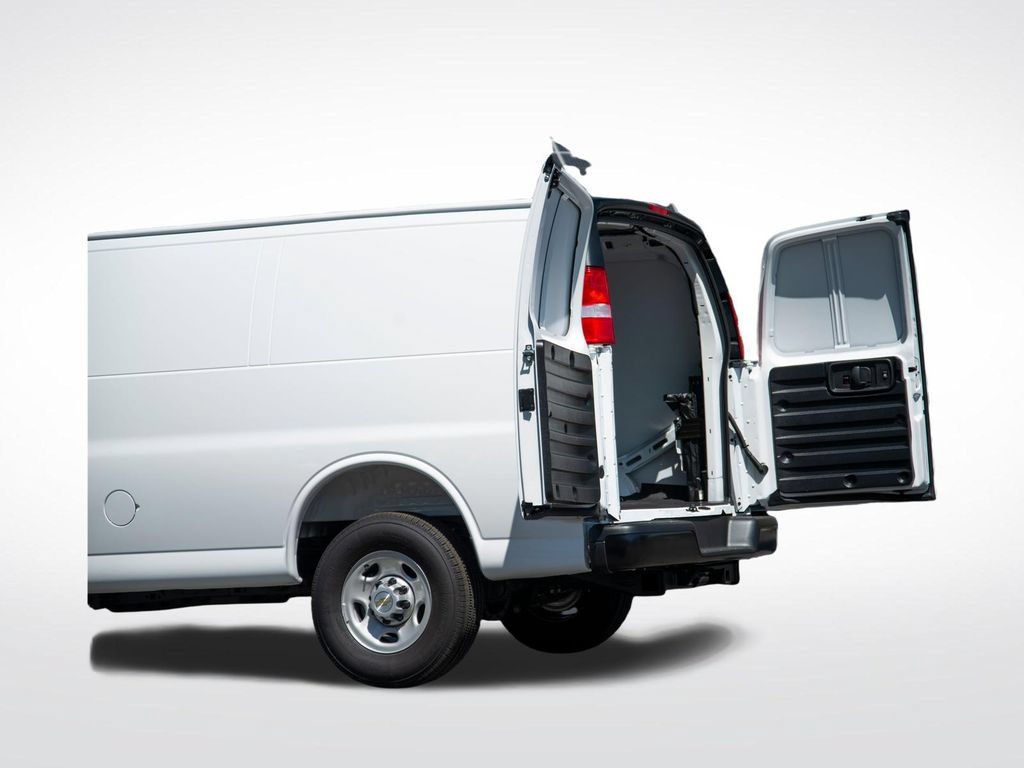 New 2025 Chevrolet Express 3500 w/ Driver Convenience Package RWD image 10