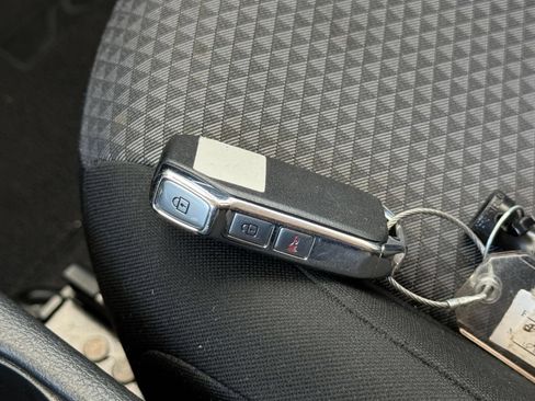 Used 2025 Kia Soul LX w/ LX Technology Package FWD image 20