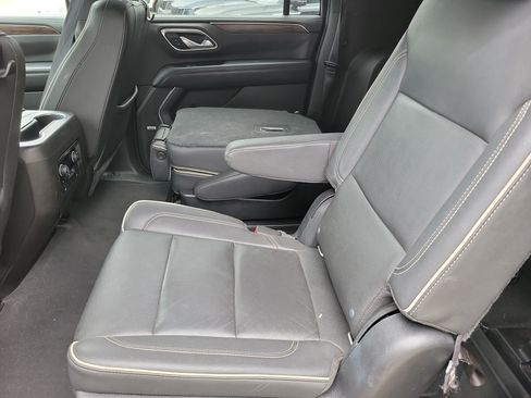 Used 2021 Chevrolet Suburban Premier w/ Premium Package RWD image 6