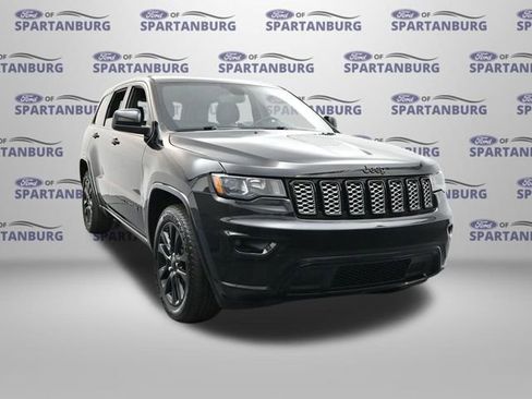 Used 2020 Jeep Grand Cherokee Altitude image 1
