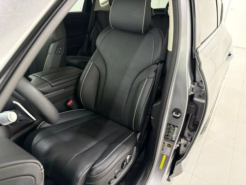Used 2022 Genesis GV80 2.5T w/ Prestige Package 04 AWD/4WD image 13