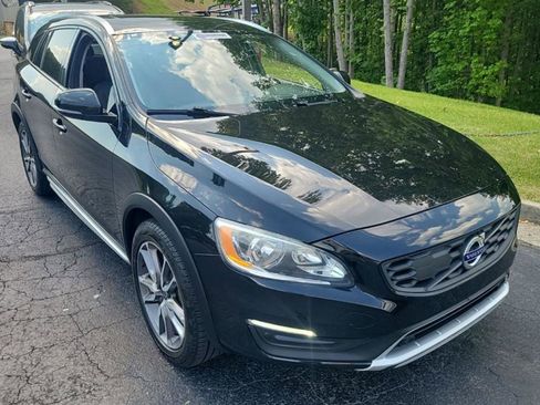Used 2018 Volvo V60 T5 Cross Country w/ Convenience Package AWD/4WD image 4