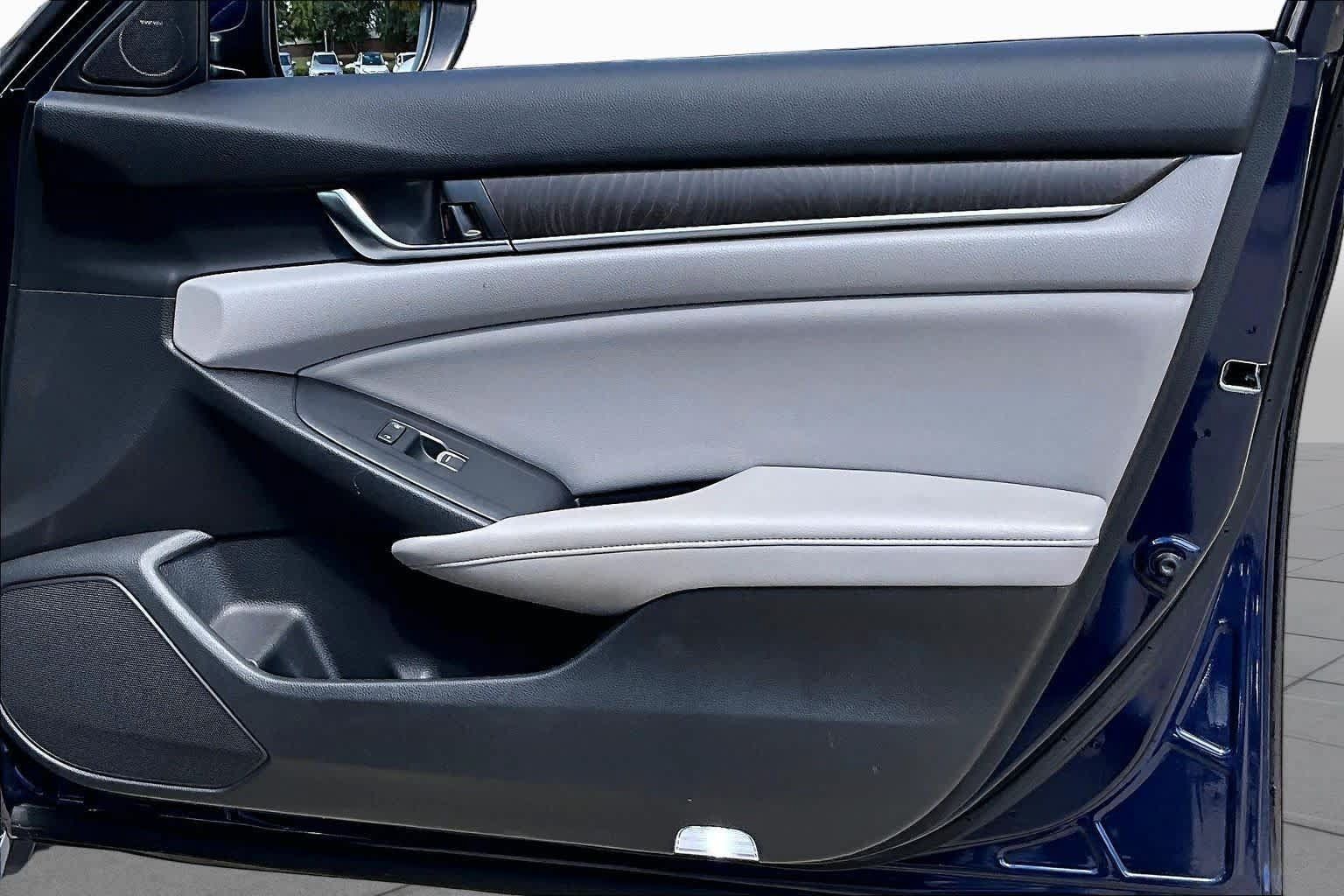 Used 2018 Honda Accord Touring image 23