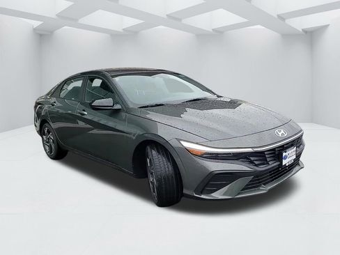 New 2025 Hyundai Elantra SEL image 3