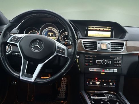 Used 2014 Mercedes-Benz E 350 4MATIC Sedan image 12