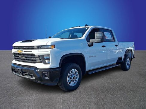 Used 2024 Chevrolet Silverado 2500 Custom w/ Custom Value Package image 3