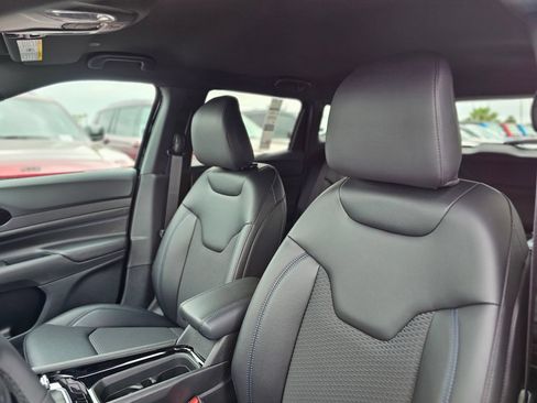New 2026 Jeep Compass Latitude AWD/4WD image 21
