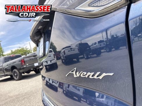 Used 2023 Buick Enclave Avenir w/ Avenir Technology Package FWD image 6