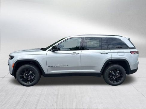 New 2026 Jeep Grand Cherokee Altitude RWD image 8