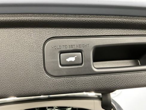 Certified 2024 Honda Odyssey Touring image 10