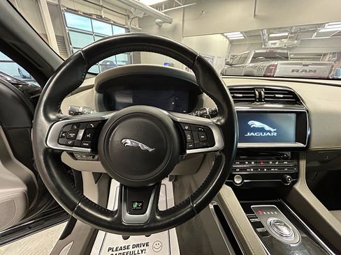 Used 2017 Jaguar F-PACE R-Sport AWD/4WD image 8
