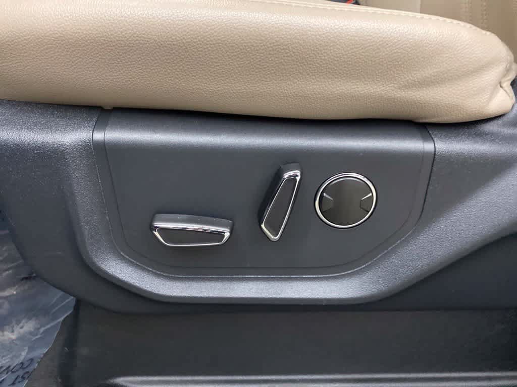 Used 2024 Ford Expedition Limited AWD/4WD image 14