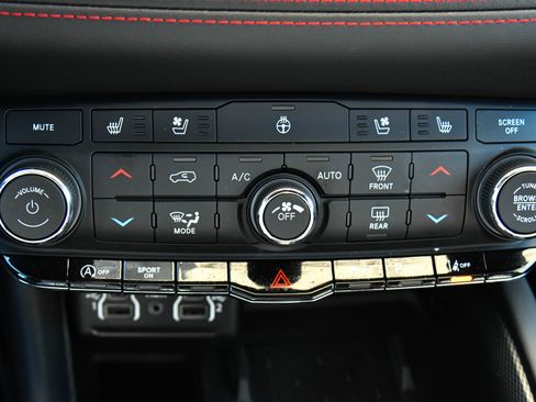 Used 2025 Dodge Durango GT AWD/4WD image 26