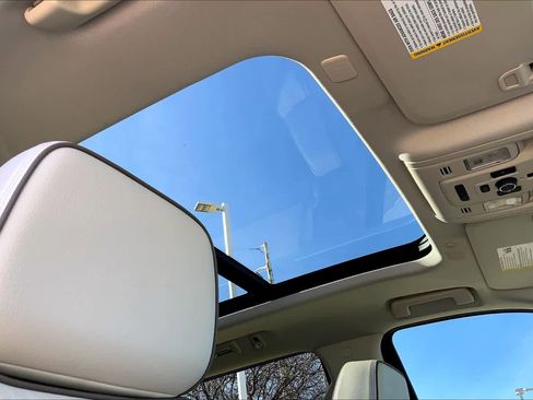 Used 2023 GMC Yukon Denali image 13