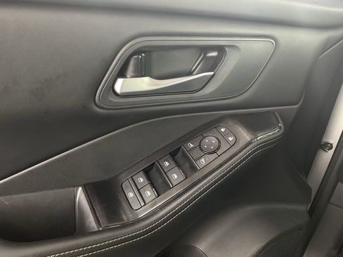 Used 2025 Nissan Rogue SV FWD image 16