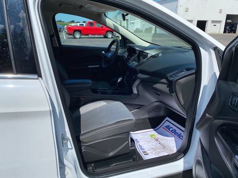 Used 2019 Ford Escape SE FWD image 12