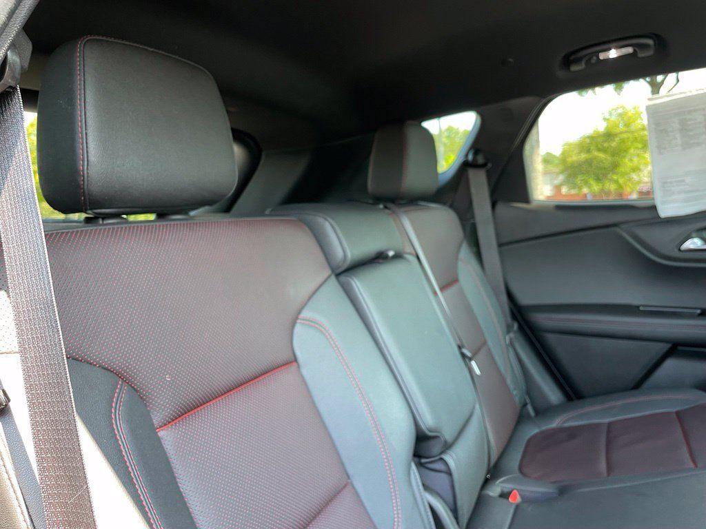 Used 2025 Chevrolet Blazer RS FWD image 37