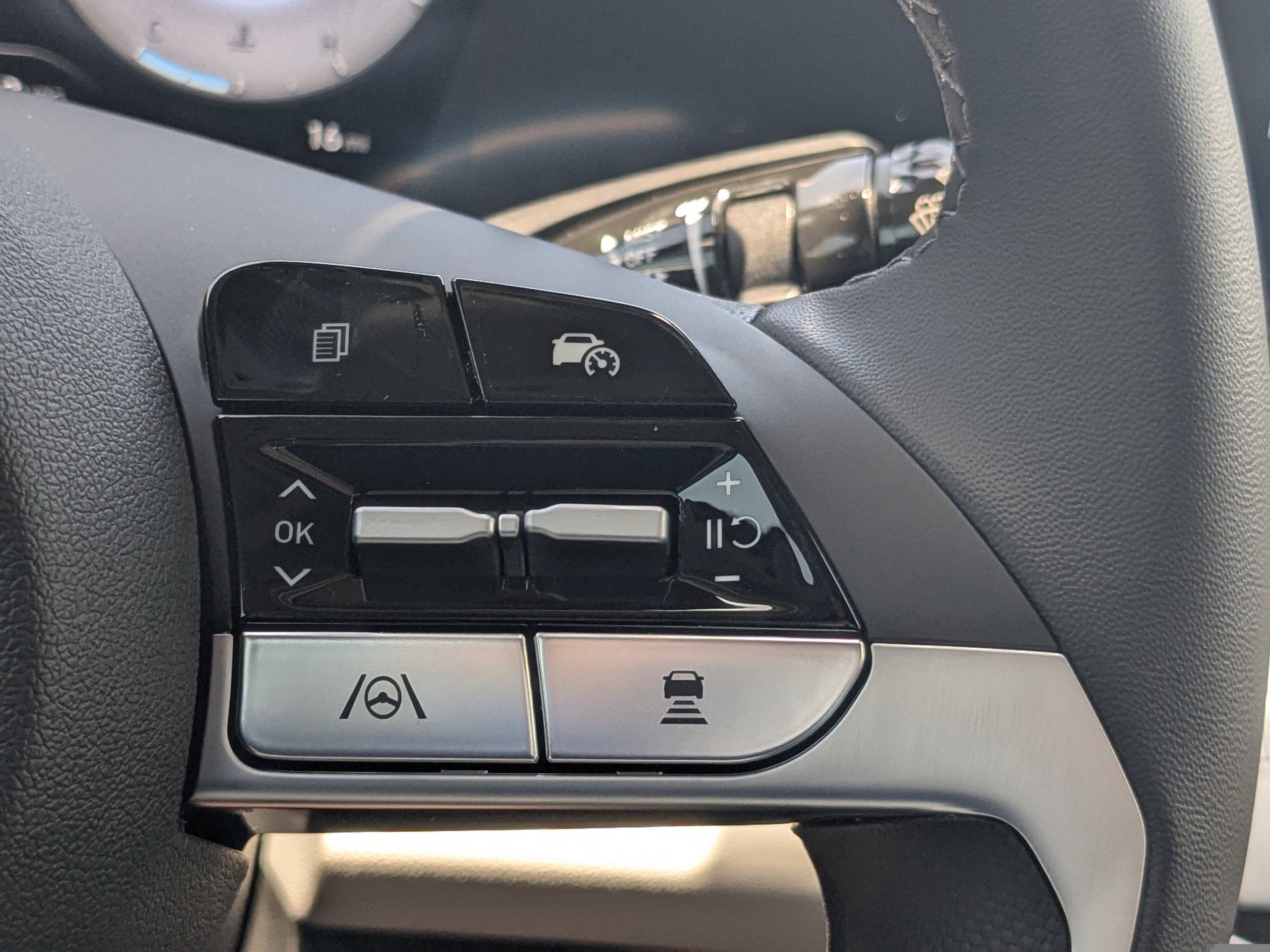New 2026 Hyundai Elantra Limited FWD image 31