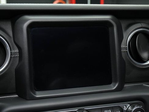 Used 2018 Jeep Wrangler Unlimited Sahara AWD/4WD image 25