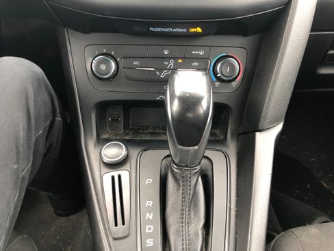 Used 2016 Ford Focus SE w/ SE Sport Package FWD image 11