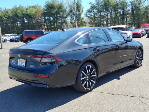 Used 2023 Honda Accord Touring image 6