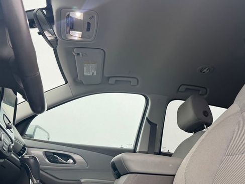 Used 2019 Chevrolet Traverse LT image 12