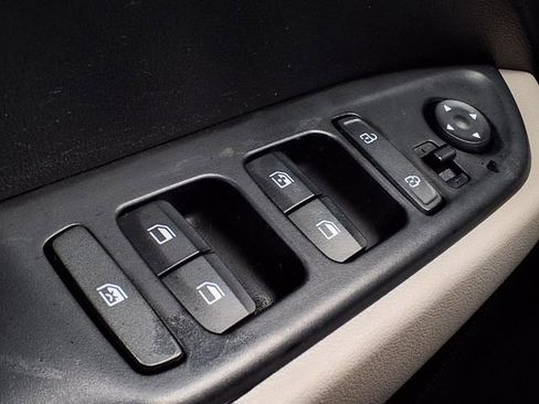 Certified 2025 Hyundai Venue SEL image 24