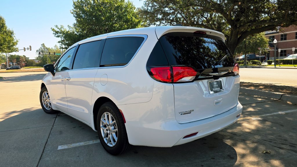 Used 2024 Chrysler Voyager LX FWD image 18
