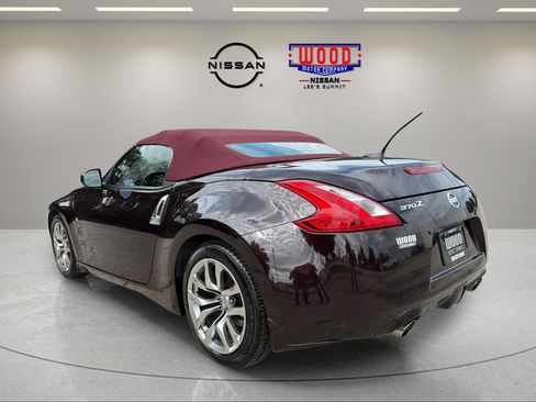 Used 2010 Nissan 370Z Touring RWD image 4