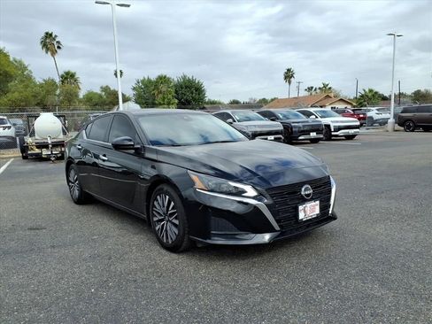 Used 2023 Nissan Altima 2.5 SV w/ SV Premium Package image 7