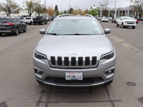 Used 2019 Jeep Cherokee Limited w/ Luxury Group AWD/4WD image 2