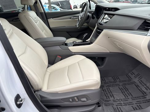 Used 2024 Cadillac XT5 Premium Luxury w/ Technology Package image 18