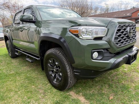 Used 2021 Toyota Tacoma SR5 w/ Trail Edition image 4