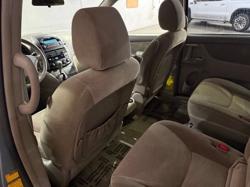Used 2010 Toyota Sienna LE FWD image 28