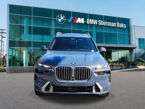 Used 2024 BMW X7 xDrive40i w/ Premium Package AWD/4WD image 2