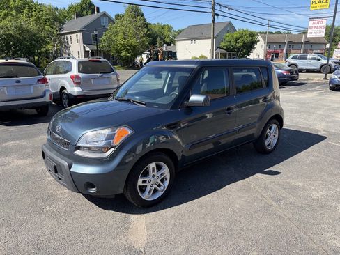 Used 2011 Kia Soul + FWD image 2