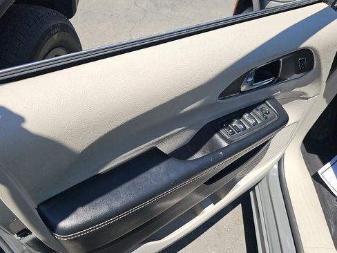 Used 2022 Chrysler Pacifica Touring-L FWD image 36