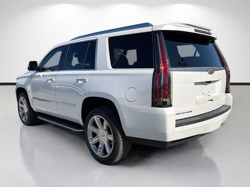 Used 2020 Cadillac Escalade Luxury RWD image 5