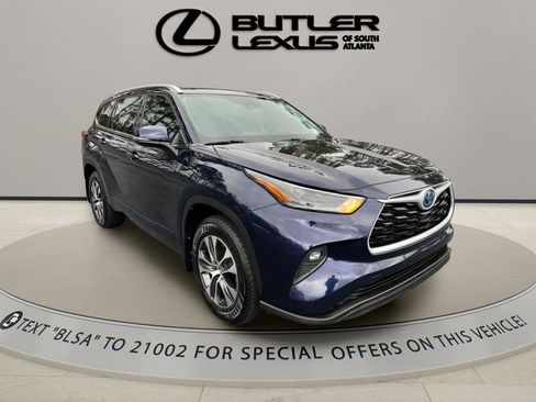 Used 2022 Toyota Highlander XLE image 3