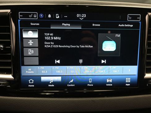 Used 2023 Chrysler Pacifica Touring-L FWD image 22
