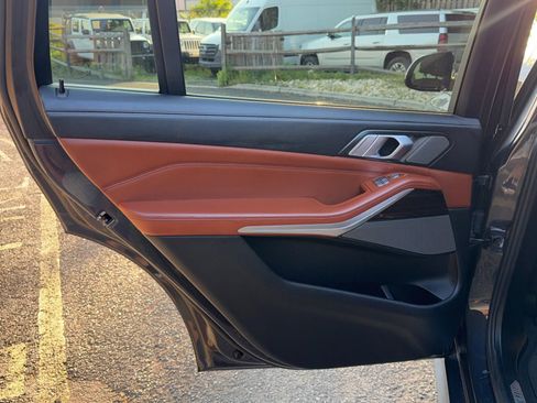 Used 2019 BMW X7 xDrive50i w/ M Sport Package AWD/4WD image 14