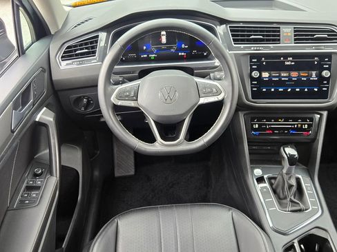 Certified 2023 Volkswagen Tiguan SE FWD image 12