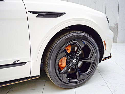 New 2025 Bentley Bentayga image 17