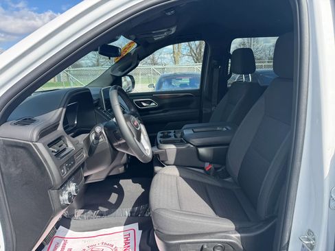 Used 2024 GMC Yukon XL SLE w/ Gmc Pro Safety Plus Package AWD/4WD image 12